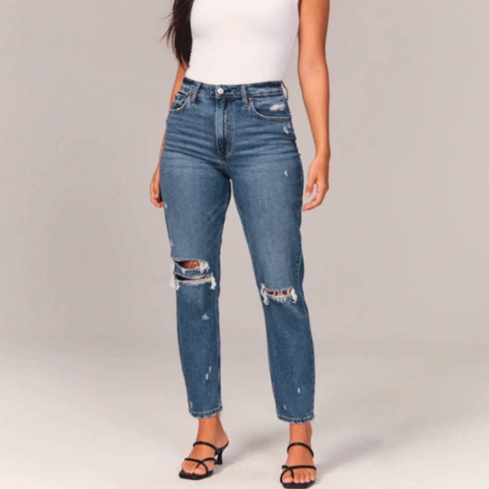 Abercrombie & Fitch High-rise Mom Deconstructed Jeans Size 28 R Medium Wash